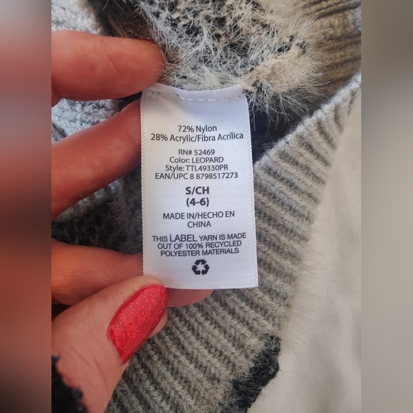 Time And Tru NWOT gray Animal print crew neck sweater 🐆🩶🖤 (S/CH) (Size: 4-6) - Picture 16 of 16